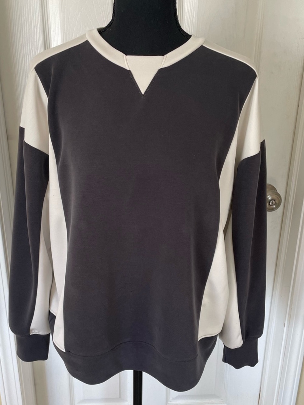 BKE Black and Cream Panel Crewneck Sweatshirt